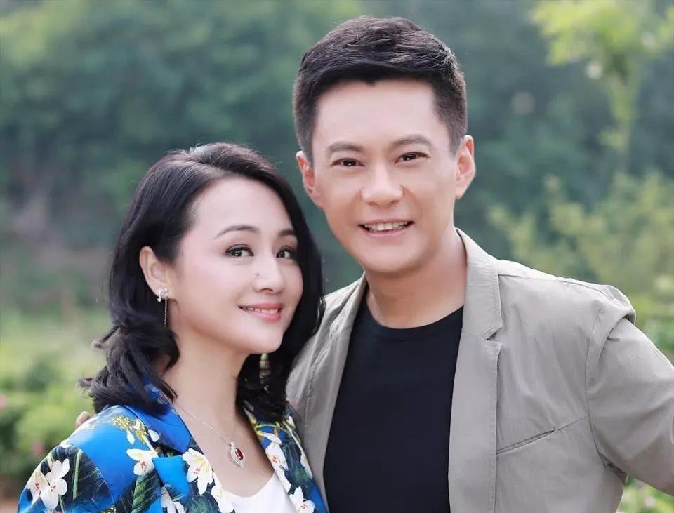 2009年，曹颖嫁给了没有名气的王斑，婚后不久就生下一个儿子，可儿子才刚满月，曹