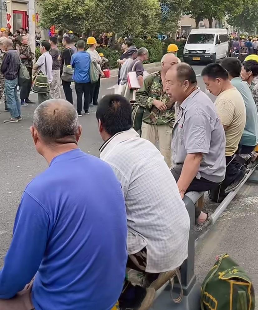 山东济南张庄劳务市场用工价格
今天是6月21日，天还没大亮，济南劳务市场已经热闹
