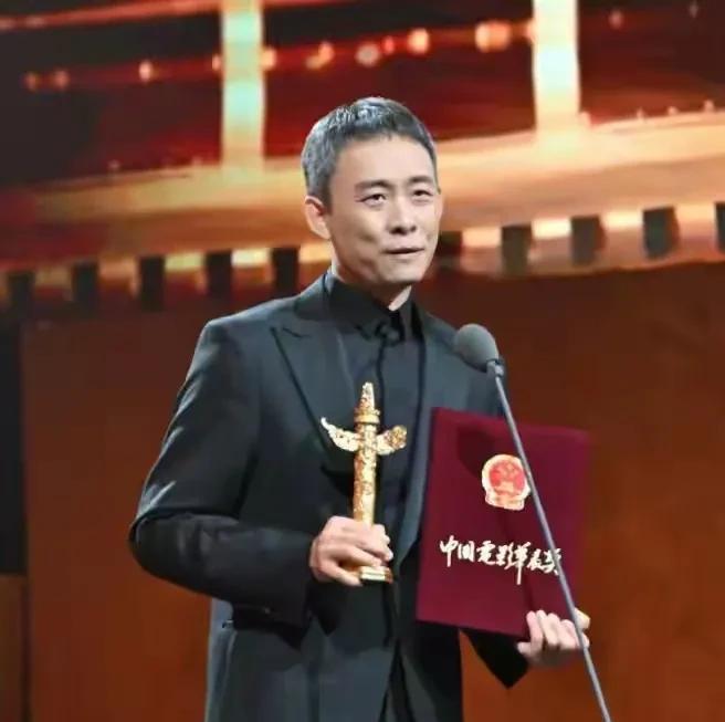 张译被评选为国家一级演员，且享受正高级职称待遇，这项荣誉要我说是实至名归，同时也