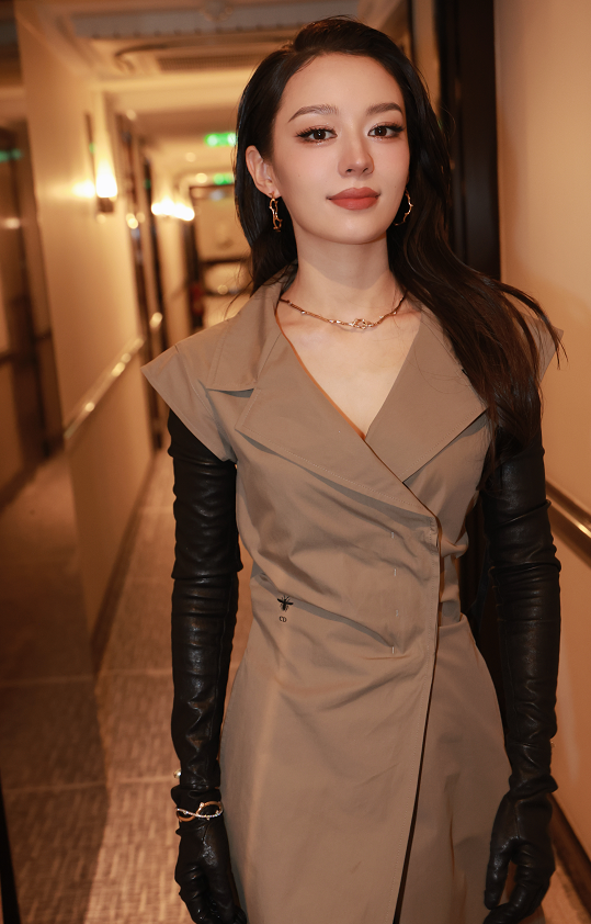 吉娜·爱丽丝的妆容和状态， 觉得如何？