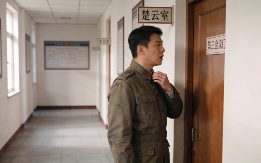 申请军校特困生，我在家庭情况一栏填父母双亡，班导非要打紧急联系人确认，接听的却是军区首长秘书