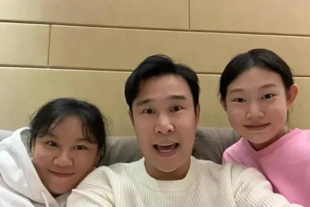 小沈阳的女儿到底是怎么被尬吹起来的，明明就很普通的长相，唱歌也没到惊为天人的地步
