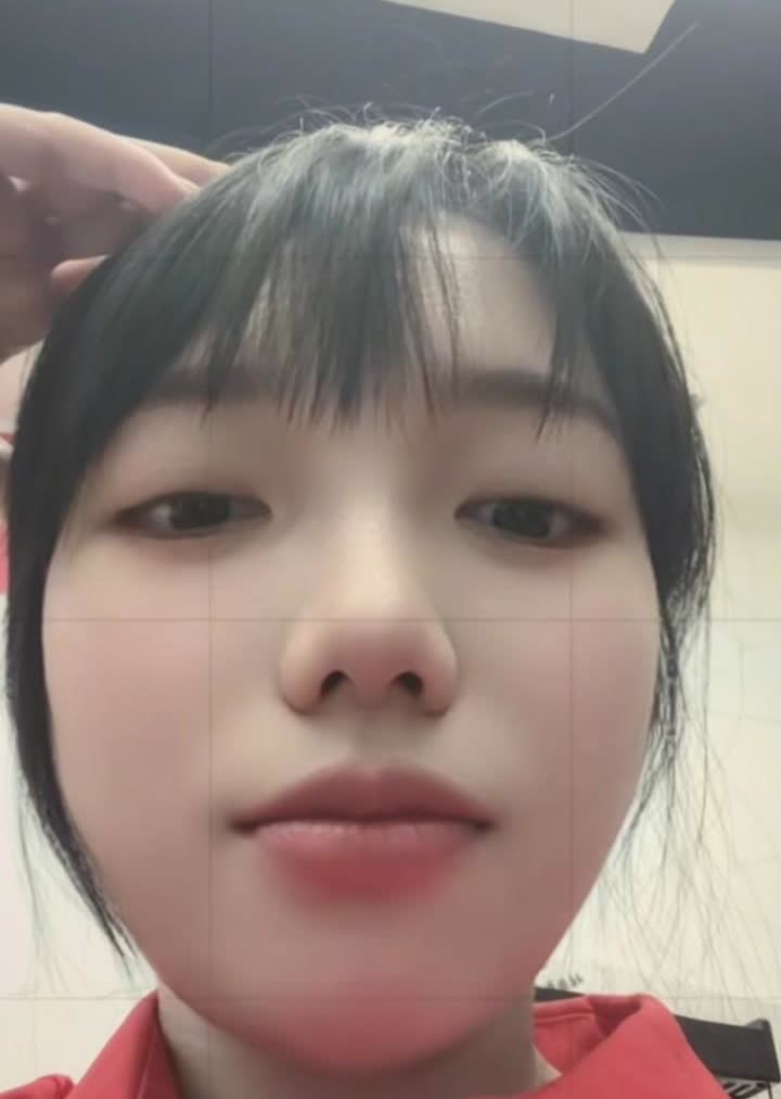 女子被同事拿水杯砸伤后续，陈女士称，不知道男同事姓名，也与交集，只因咨询退定金问
