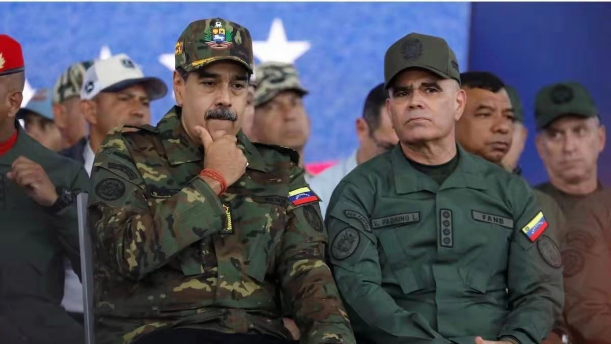 内鬼竟是卫队首领？出卖总统坐标关闭防空系统！