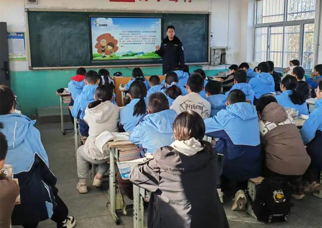 临猗县公安局角杯派出所开展法治进校园安全宣讲活动