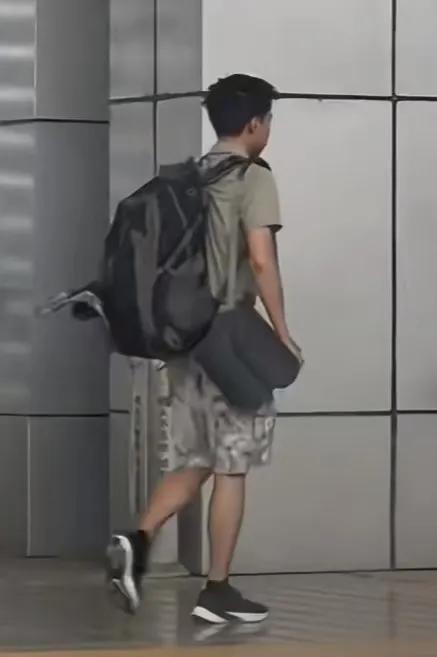 短短数日爬了四个，赵朔是真的要爬五岳吗。
     赵朔比我们都很爱悟空。悟空是