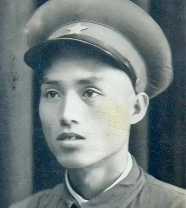 1942年，赵培宪被俘，日军拿他练刺刀，到了训练场时，他一脚踹开日军，而后转身跑