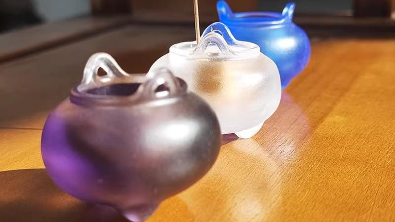 探秘琉璃三足鼎：古韵今辉的艺术瑰宝