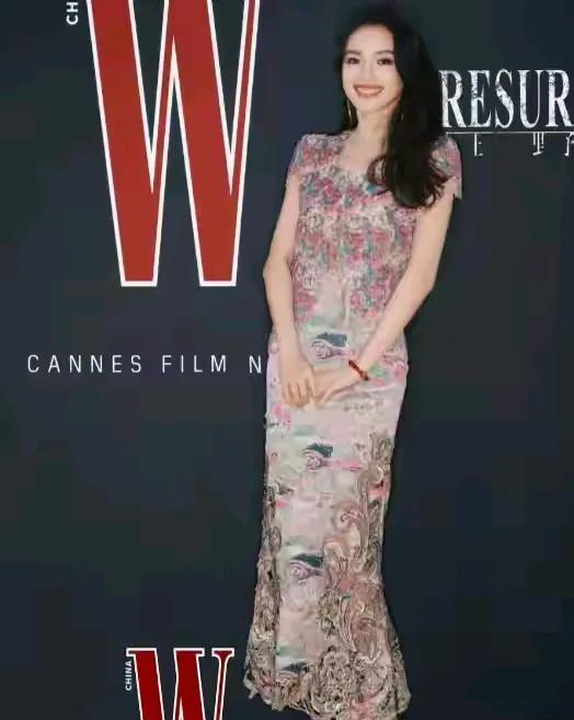 她算不上风华绝代，的美貌，但绝对算得上气场强大，演技精湛，你认出她是谁了吗？