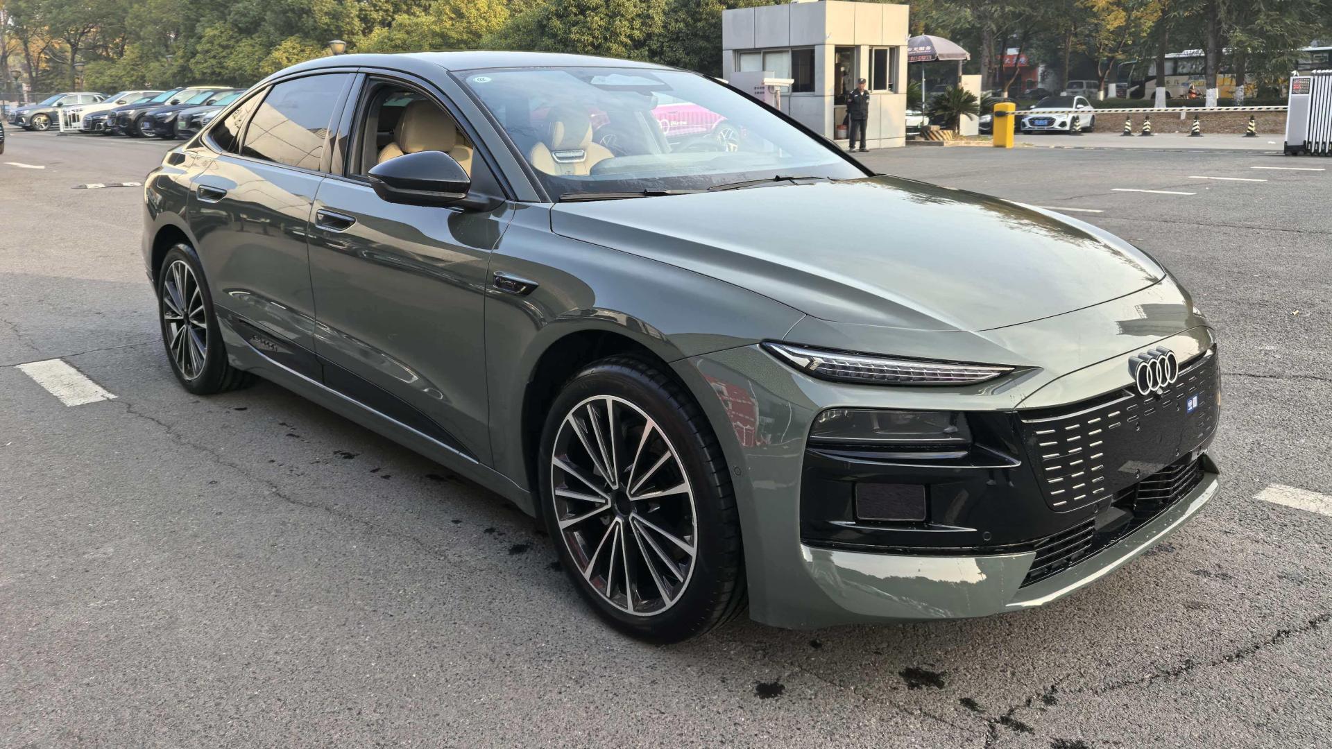 纯电版奥迪A6L到店，长近5米1+华为乾崑，配551马力+空气悬架