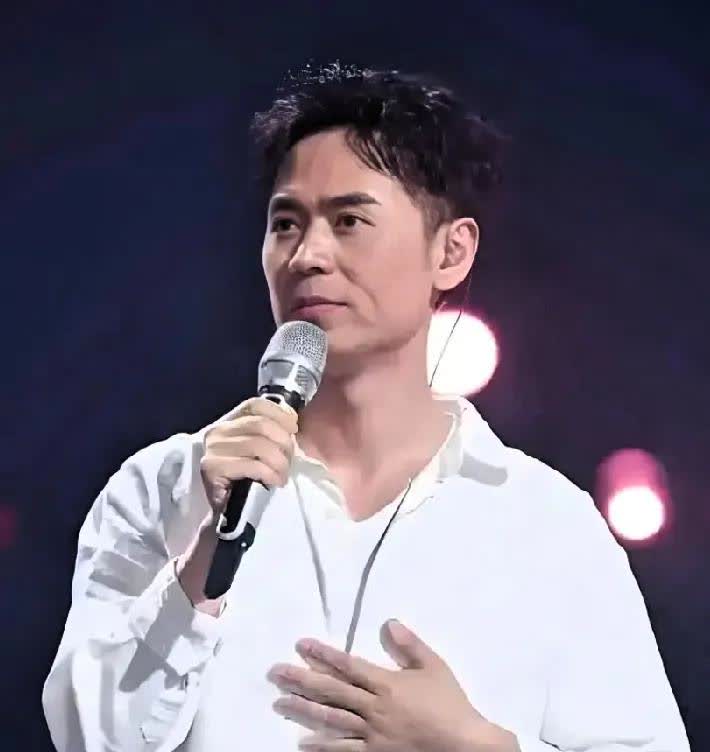 有些喷子老是拿马老师创作8000多首原创歌曲来说事，说什么不可能在那么短时间内创