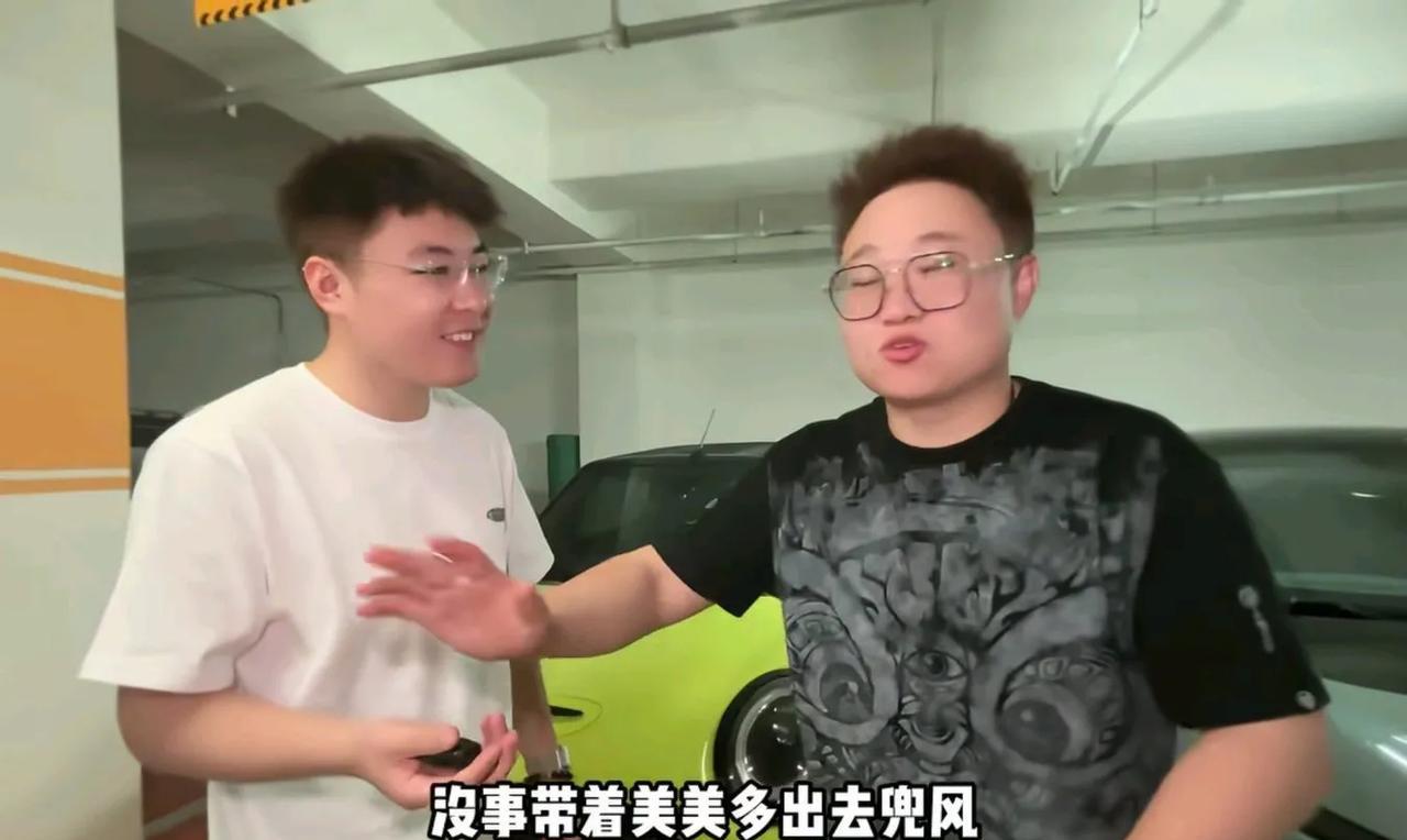 都是洞一出镜，人们很快便把大表姐给遗忘了！口风也逆袭了！
都是坑大表姐刚开始赌气