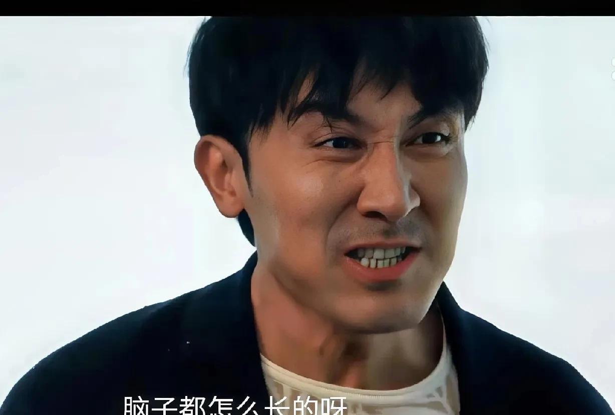 《以法之名》：火锅饭局上，坏人齐聚一桌，才发现幕后黑手的老板就是龙哥。
第四张图
