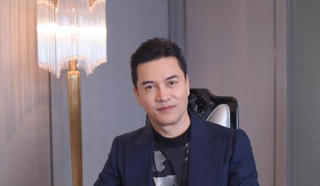 说起吕良伟，香港娱乐圈里谁人不知，哪个不晓？他的演艺路，那是一部跌宕起伏的大戏啊