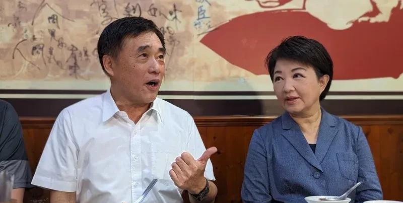 郝龙斌拜会卢秀燕
台北前市长、国民党主席候选人郝龙斌今天与台中市长卢秀燕合体吃米