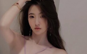 官场不好混~长阳市委书记带美女老板出了一趟国，回来之后态度大变，又给地又给编...