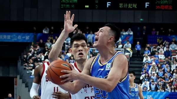 老兵不死！翟晓川末节13分6篮板燃尽所有