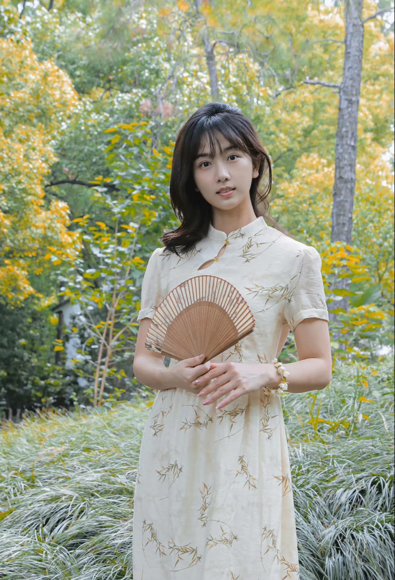 蔡卓音夏日同款新中式连衣裙，在即将上线的《紫川》里饰演卡丹，女二号。#演员美女#