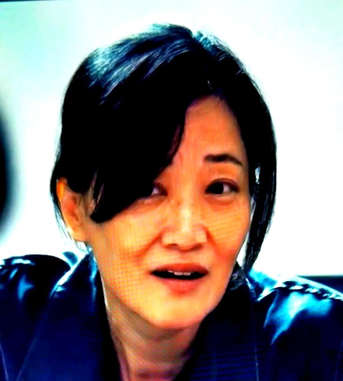 今天看了第一集《黄雀》真不知道现在都是什么人在编剧，导戏！
一个刚从警校毕业的新