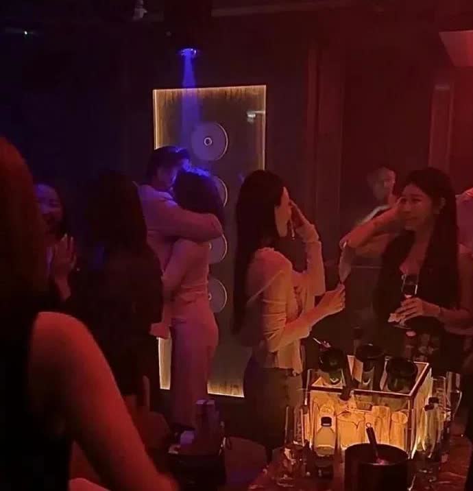 做老婆的内心要强大才行啊！胡杏儿老公是猎头公司老板兼夜店酒吧老板，交际应酬肯定少