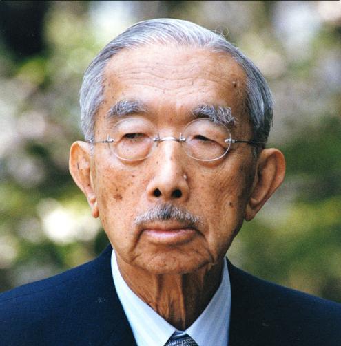 这是臭名昭著的日本裕仁天皇，是他策划发动的侵华战争，本应列为甲级战犯的首犯，却让