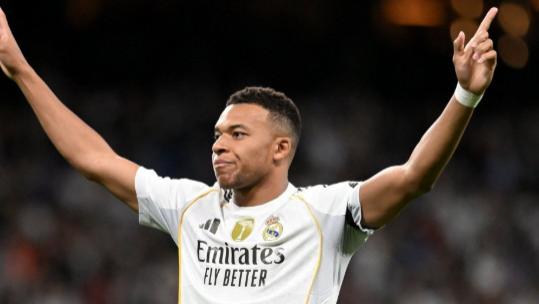 火力全开！姆巴佩双响贝林厄姆世界波，皇马4-0血洗瓦伦西亚强势领跑