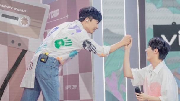 丁程鑫与张杰多场合互动引关注