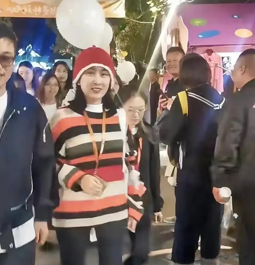 马苏不算胖，但是她脸宽，所以有点吃亏，见过本人，可好看了，但是上镜就没那么好看了