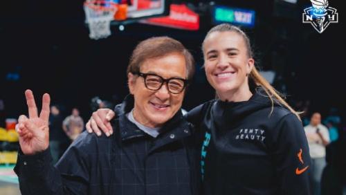 成龙助阵！自由人五连胜捍卫王座 斯图尔特27分女库里6三分