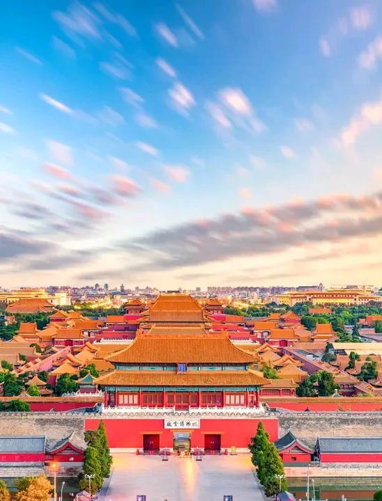 给来北京玩的网友一些建议。北京这地方最有意思的是那股子厚重劲儿，得慢慢品。
1.