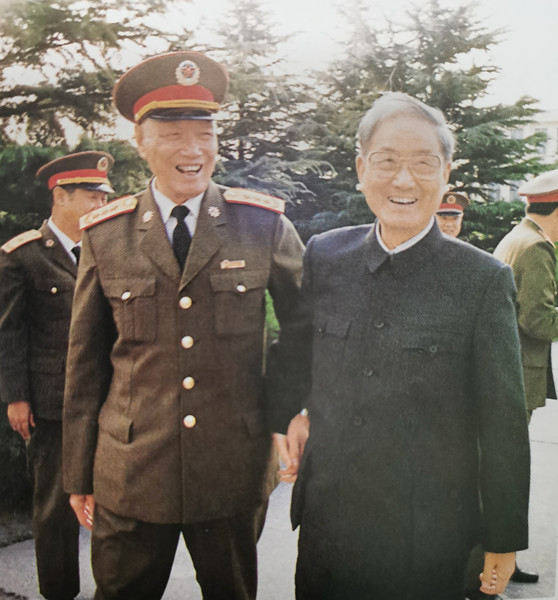 两位百岁老人，都是开国元勋，一位当过军委副主席，一位曾是政治局常委。