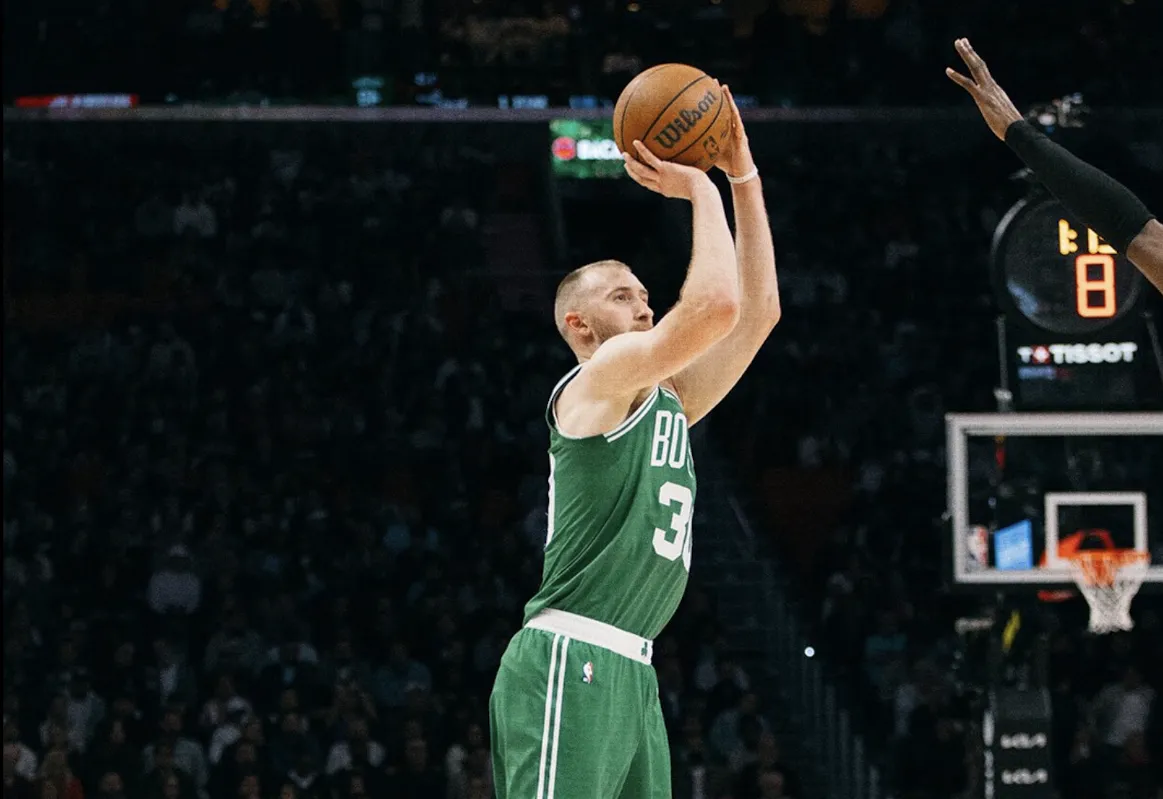 马祖拉谈豪瑟：他比想象中要强硬的多，防守端能限制住对手

01月16日，今日NB