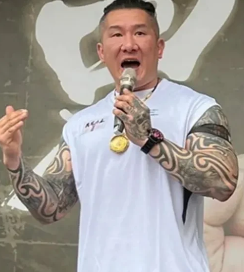 台湾网红馆长硬核直播深圳行！百万无人机秀破防绿媒谣言
 
8月12日，台湾网红“