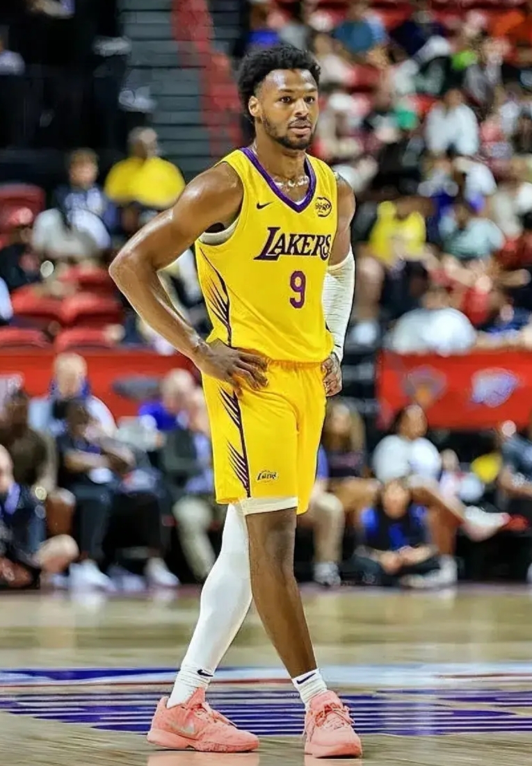 “皇太子”布朗尼没有詹姆斯的光环能够成为一个合格的NBA轮换球员吗？

本赛季拉