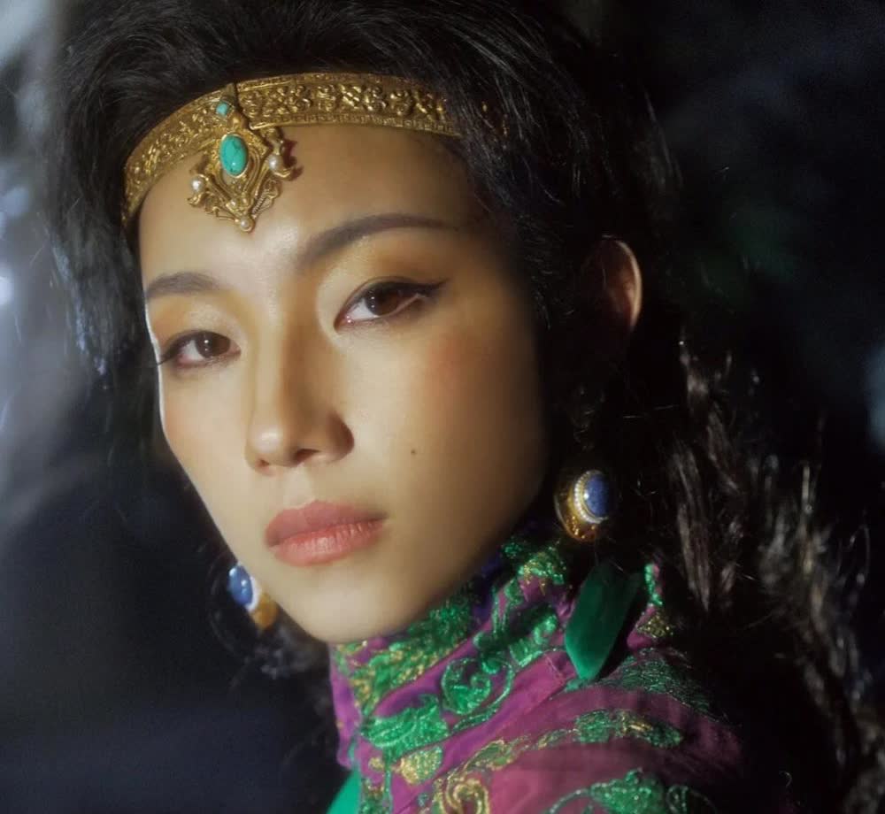 我是没有想到
那尔那茜和她妈妈居然是校友

那尔那茜读的上戏班，是2008