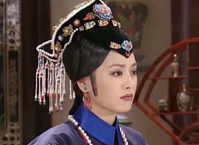 75岁孝庄病逝，康熙悲痛下令拆除其寝殿，不许下葬棺椁。



1688年凛冬，皇
