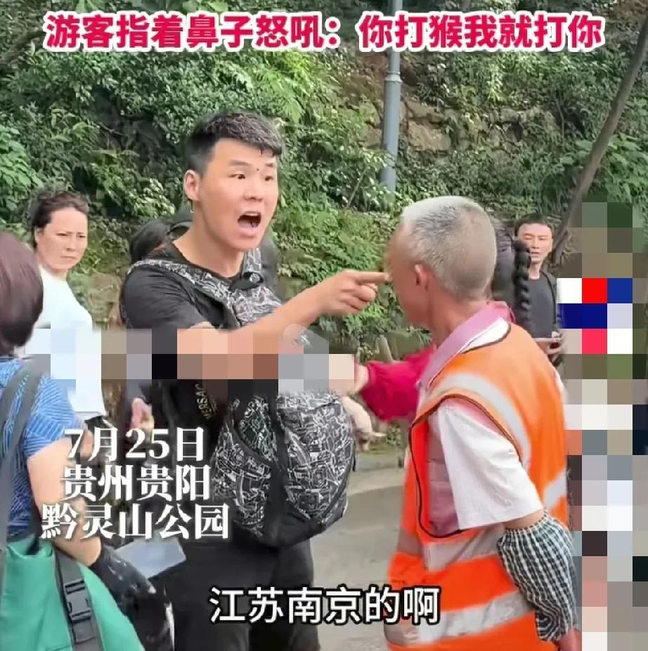你再打猴子， 我就 打你 ？你支持谁
1，你不招惹猴子
它也可能抢东西，骚扰游客