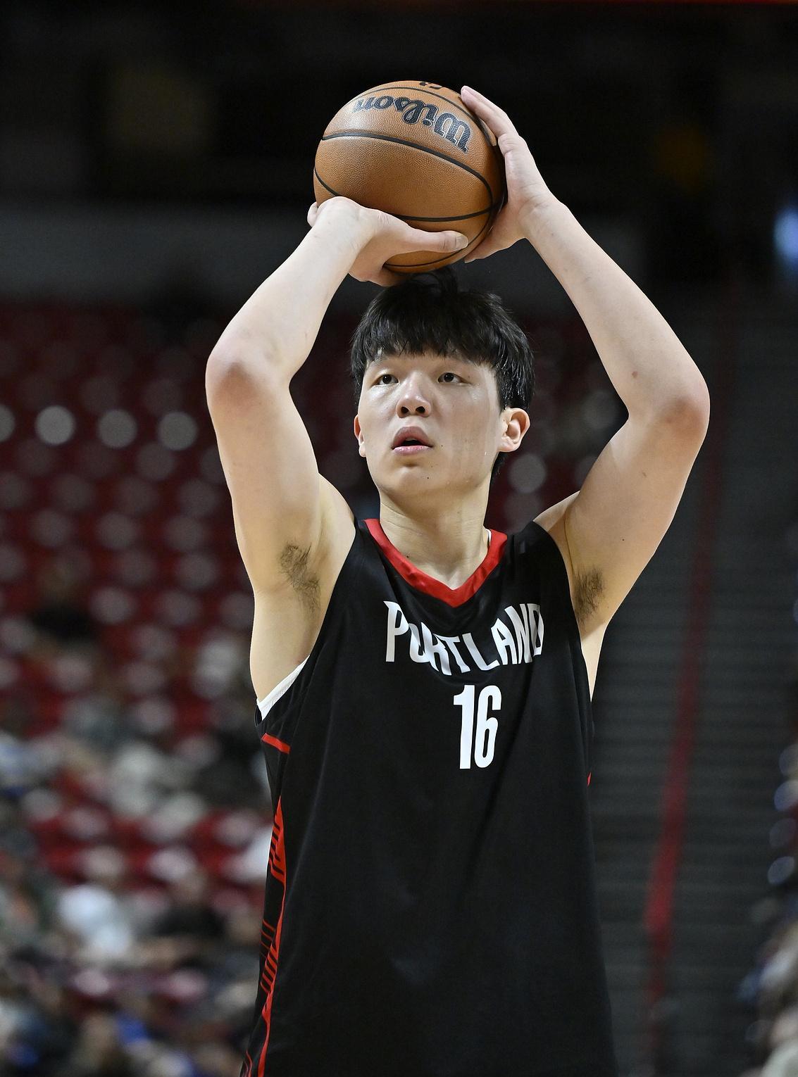 杨瀚森：我看的首场NBA是2016骑勇抢七，当时我才10岁感觉很无聊。