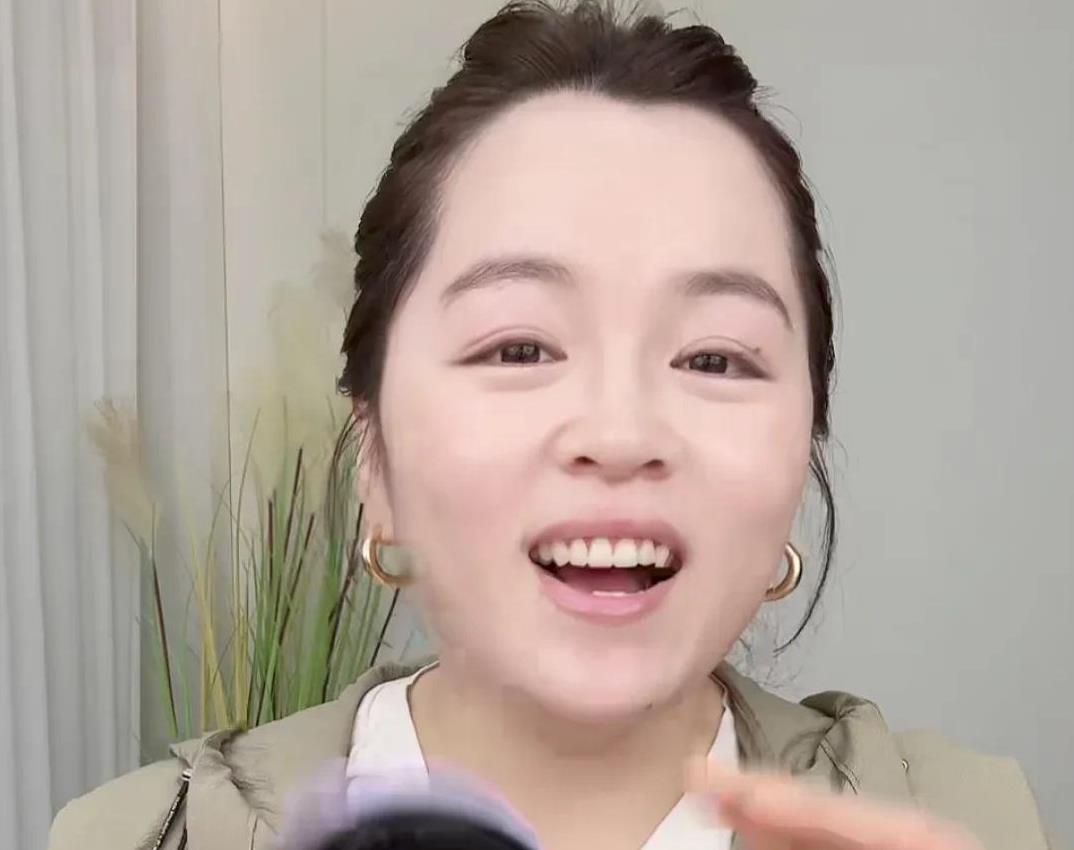 总听到这样的声音，说小雪和大敏，明明自己的能力远远超过他们的老公，为什么还那样没