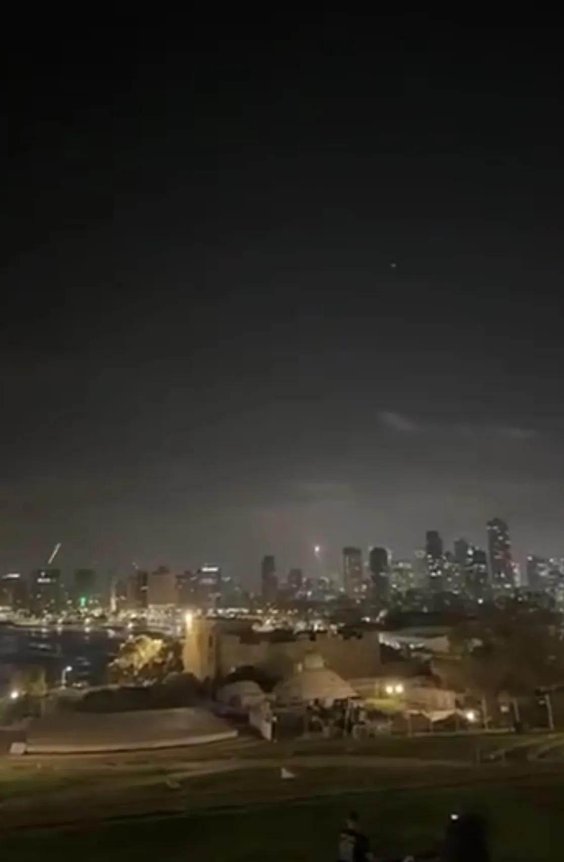 今天伊朗国内大量受过高等教育的知识分子和他们所支持的改革派，也有着同样的问题。对