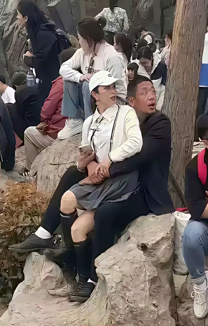 原配的话不会穿皮鞋爬山