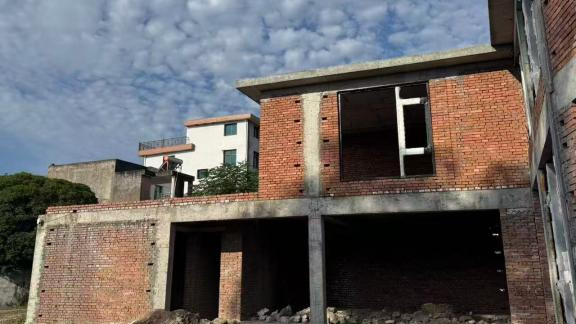 浙江天台：公职人员拆建农村房屋引争议