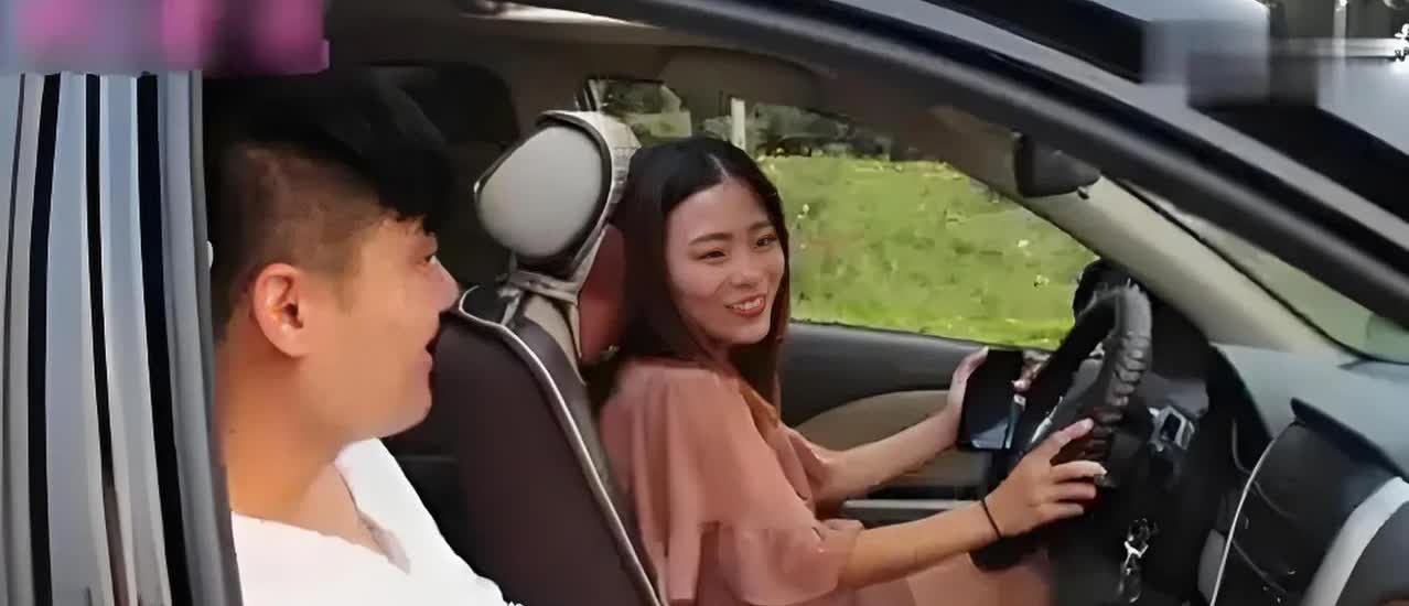 湖北宜昌，男子钓鱼时认识一已婚女子，厚着脸皮追求，女子果断拒绝，男子发现女子开着