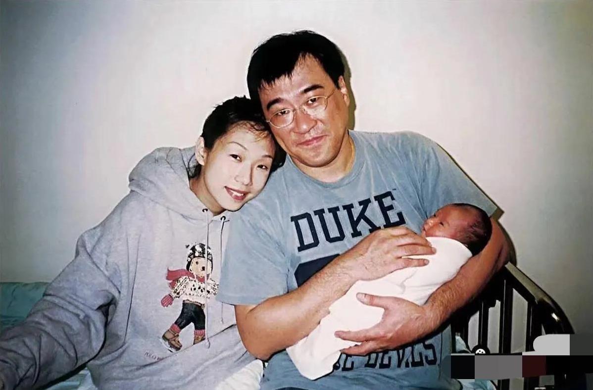 有个事
我一直不敢说
我觉着李宗盛有个很大的问题，就是有点太
大男子主义！
这也