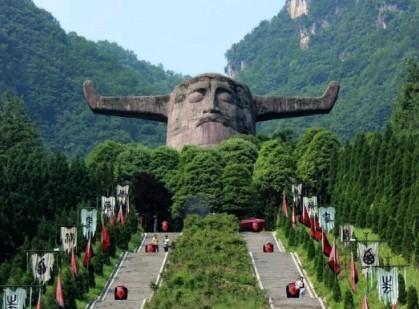 古镇盐道是古代盐税苛征的历史见证，是税制的严苛与变迁
神农架位于大别山腹地，群山