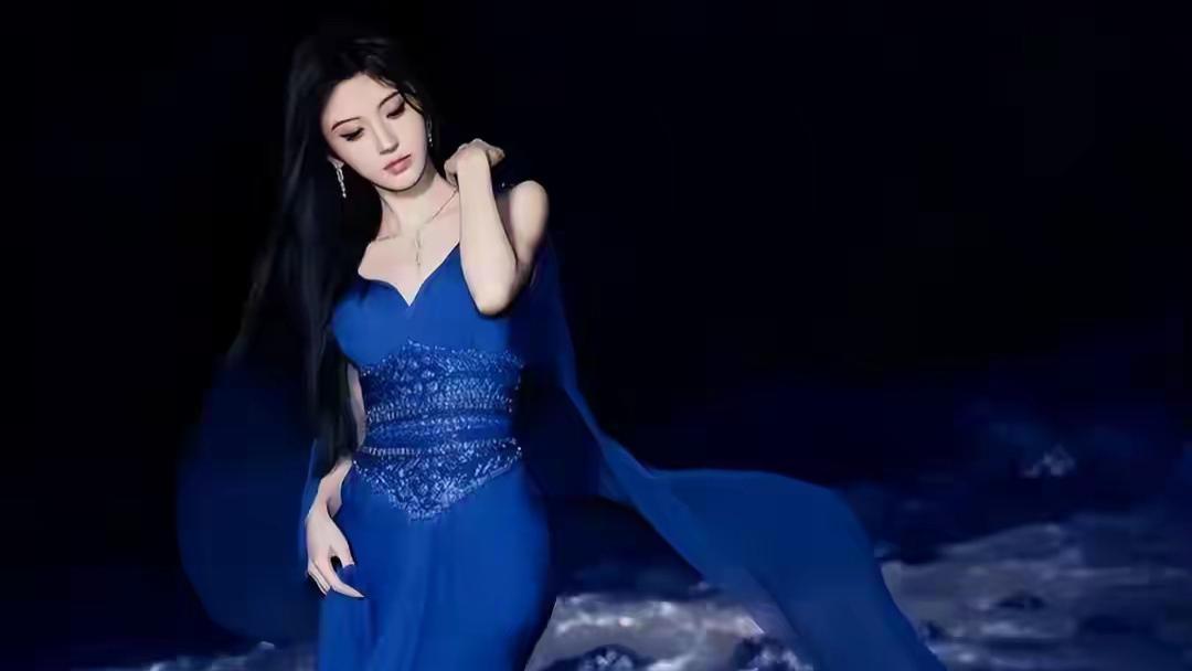 鞠婧祎身材有多好，小个子的身材管理与时尚逆袭，迷人可爱。