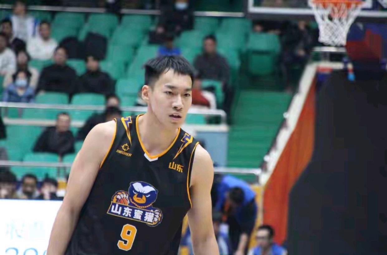 NBL新赛季山东蜜獾轰下114分碾压对手 开门红尽显恐怖火力