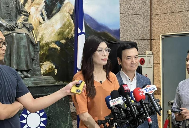 亲绿学者：郑丽文除了一张嘴，有什么能力和学识担任国民党主席？
国民党主席选举白热