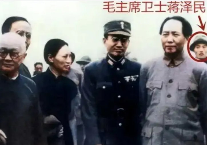 毛主席去重庆谈判时，中央派了六位高手保护他的安全，就是著名的“一虎二龙三鼠”，其