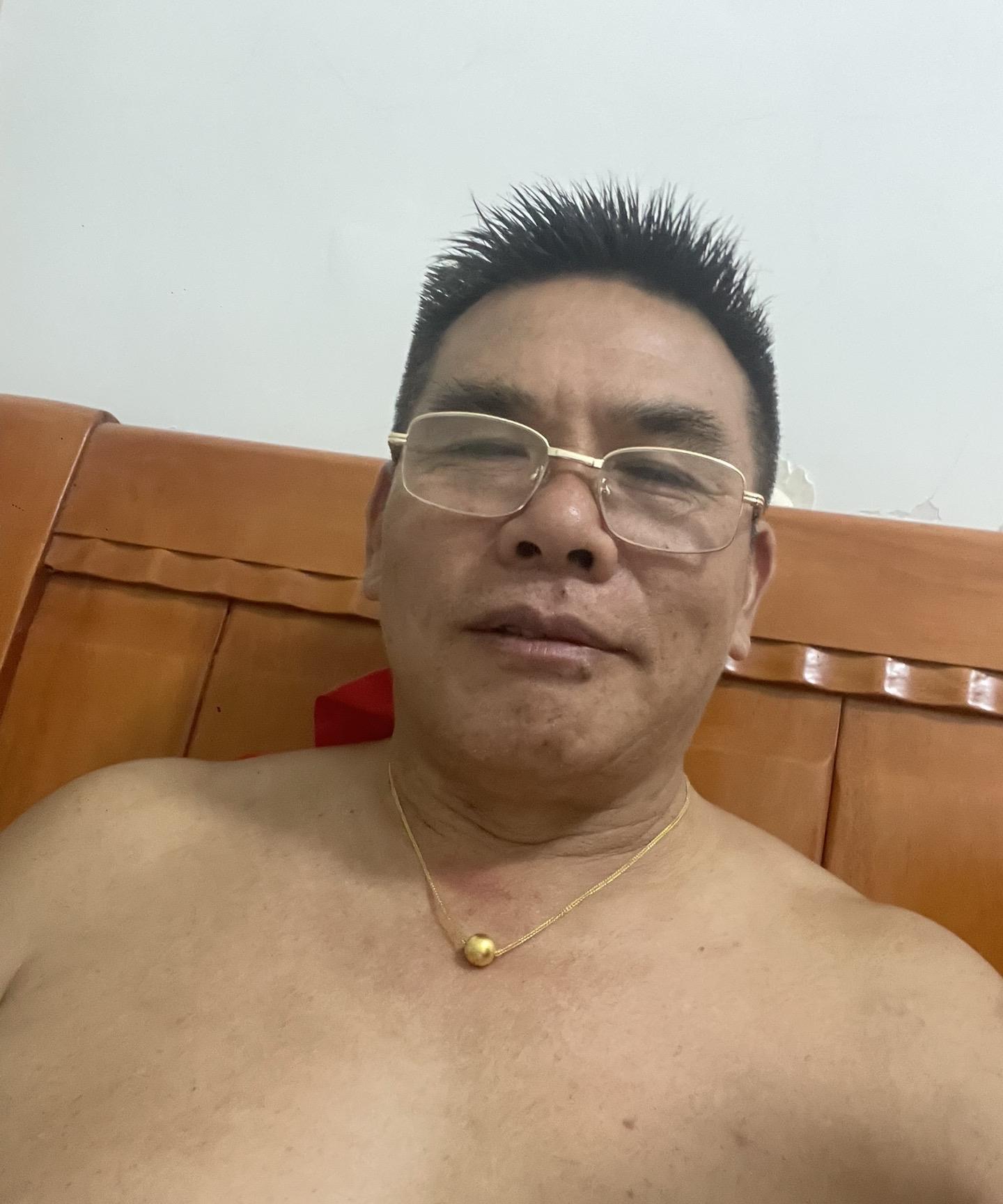 老婆给我买的金项链 好不好看朋友们